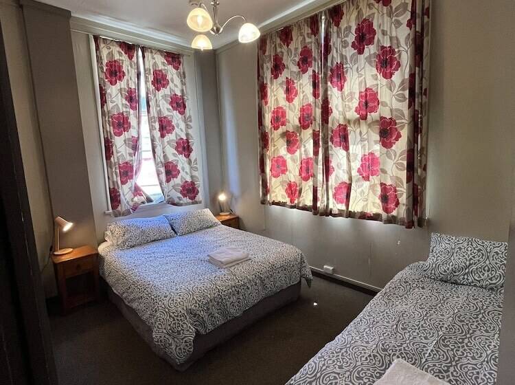 هاستل Uptown Backpackers