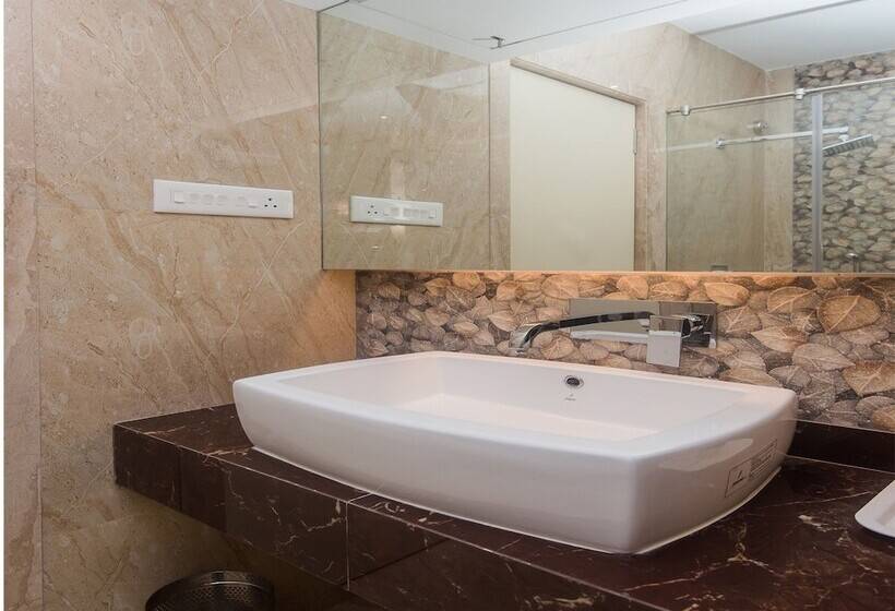 Отель Aditya Residency