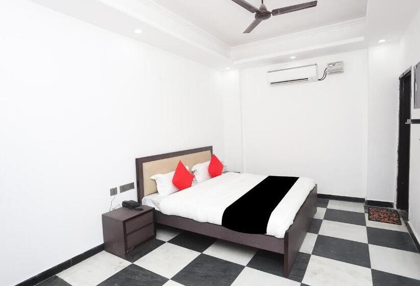 Отель Capital O Peaceful Stays Near Iskcon Temple Noida