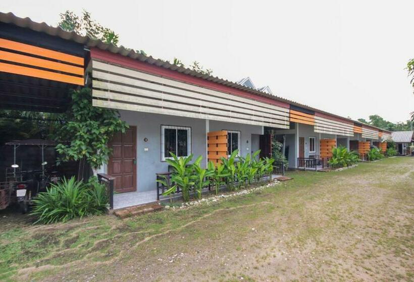 Отель Oyo 75312 Banana Lodge