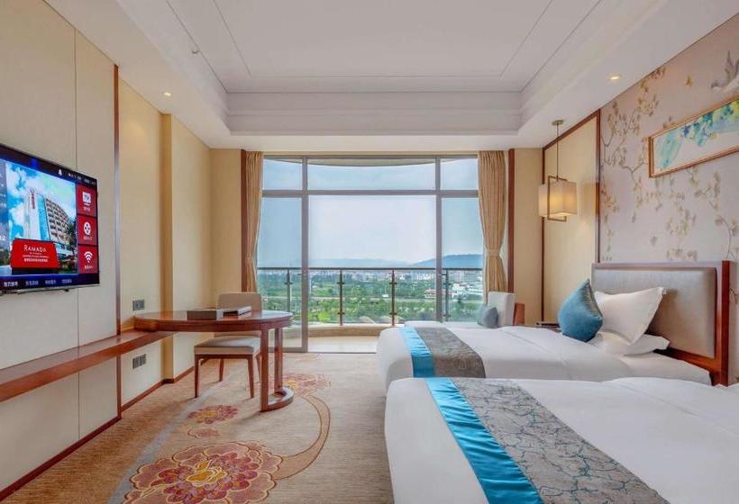 호텔 Ramada By Wyndham Kunming Yiliang