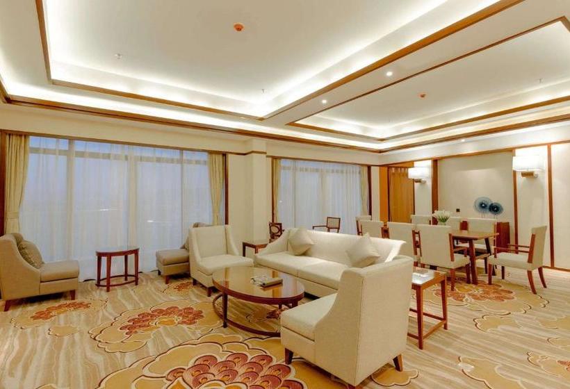 호텔 Ramada By Wyndham Kunming Yiliang