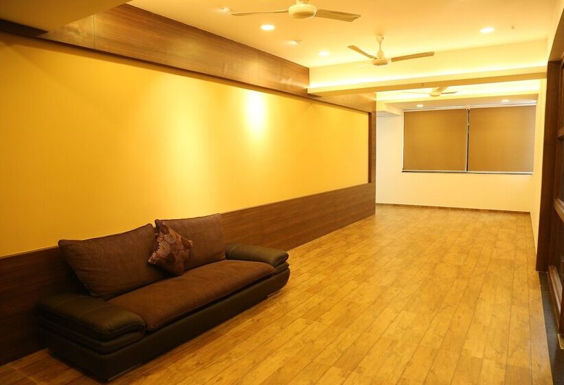 Отель Royal Square