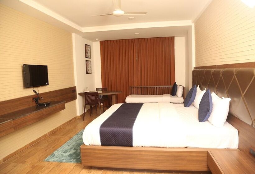 Отель Royal Square