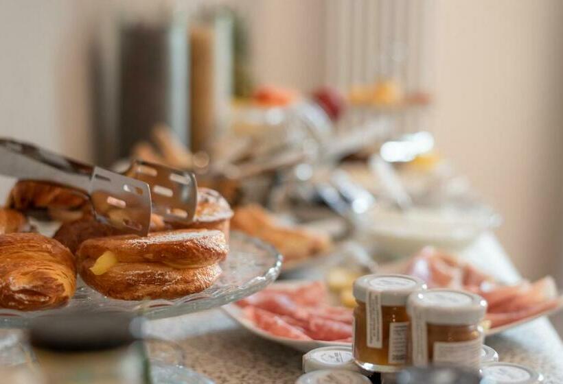 تختخواب و صبحانه In Lucus Guest House