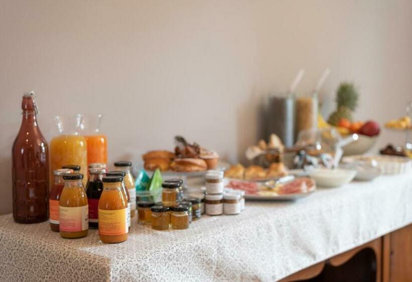 تختخواب و صبحانه In Lucus Guest House