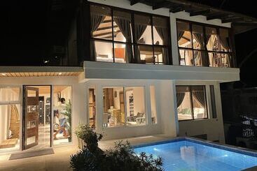 هتل Destino Beach Club Dive Resort And