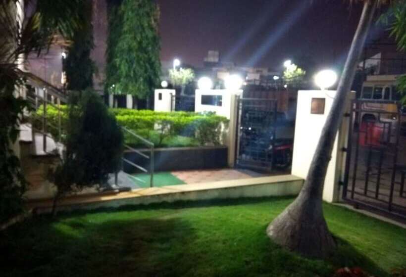 호텔 Jk Rooms 122 Shaheen Lodging & Boarding