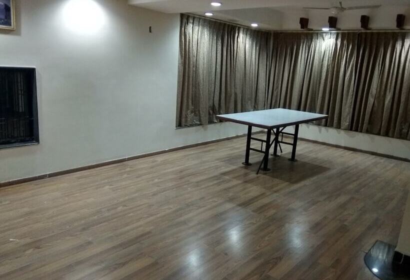 호텔 Jk Rooms 122 Shaheen Lodging & Boarding