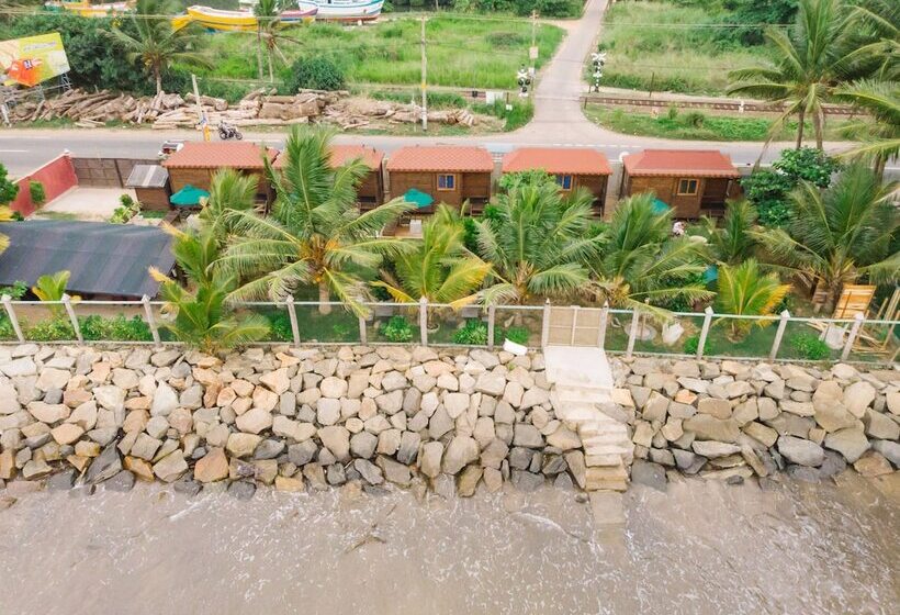 Отель Les Beach Chalets