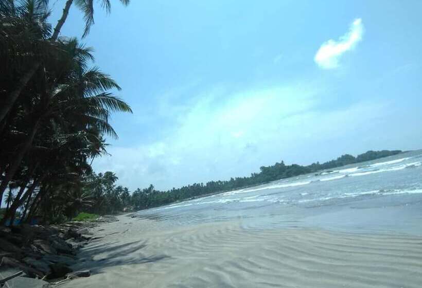 Отель Les Beach Chalets