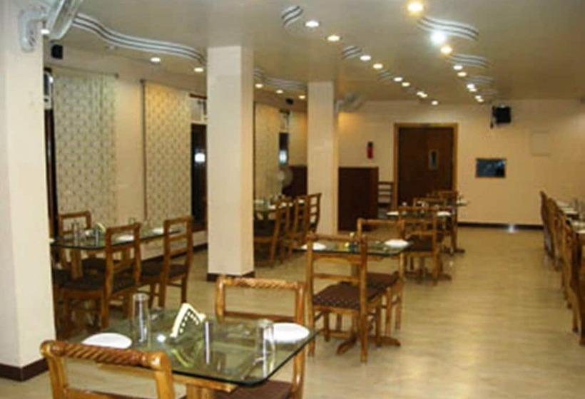 בית מלון כפרי The Centre Square