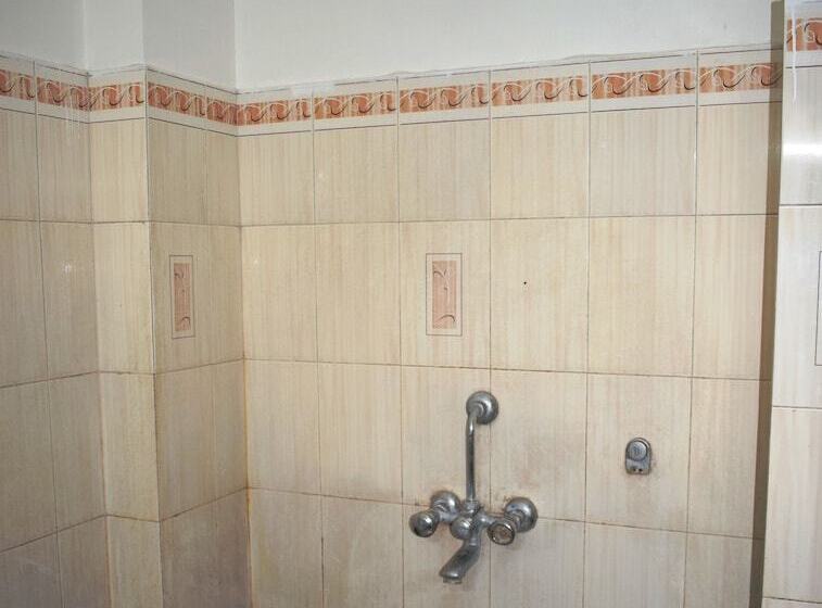 בית מלון כפרי The Centre Square