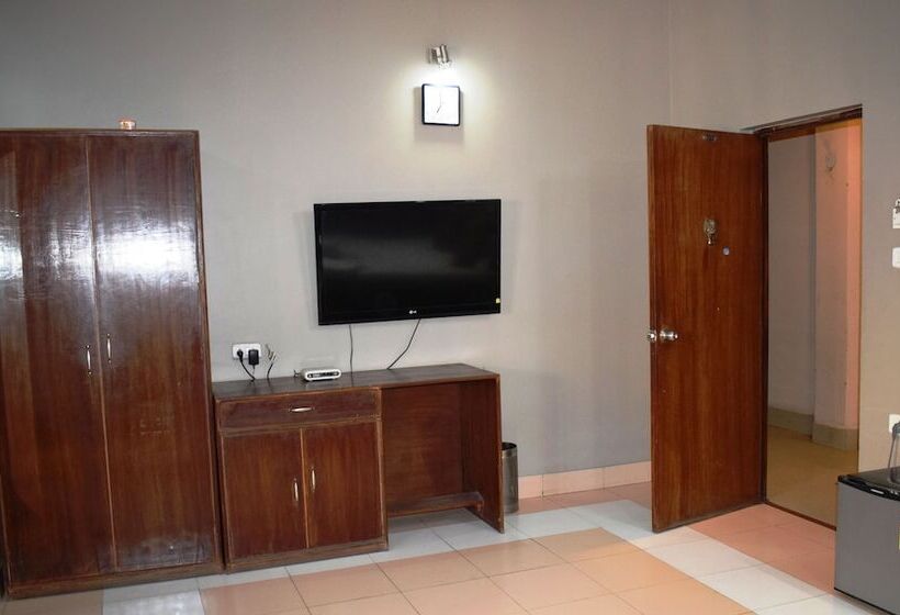 בית מלון כפרי The Centre Square