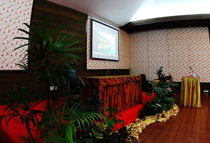 فندق The Hub Erawan Resort