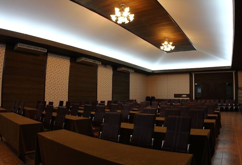 فندق The Hub Erawan Resort