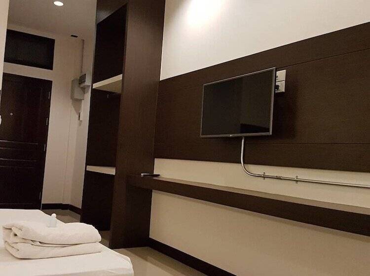 هتل The Room 24 Resort