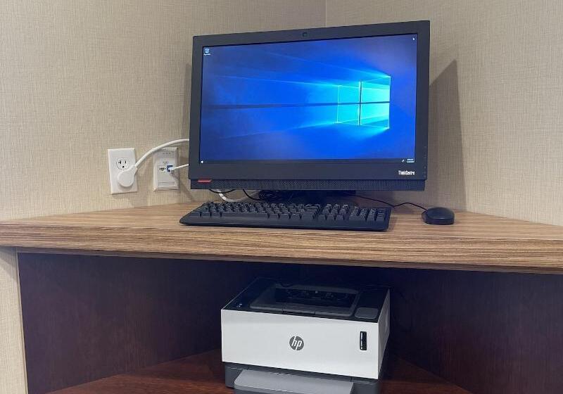 هتل Towneplace Suites By Marriott Grand Rapids Airport Southeast