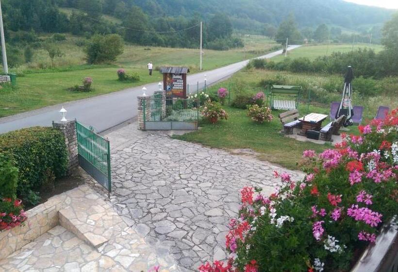 بنسيون Apartments And Rooms With Parking Space Jezerce, Plitvice   17768