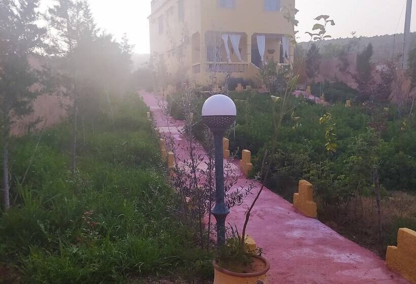 ペンション Auberge Le Petit Jardin