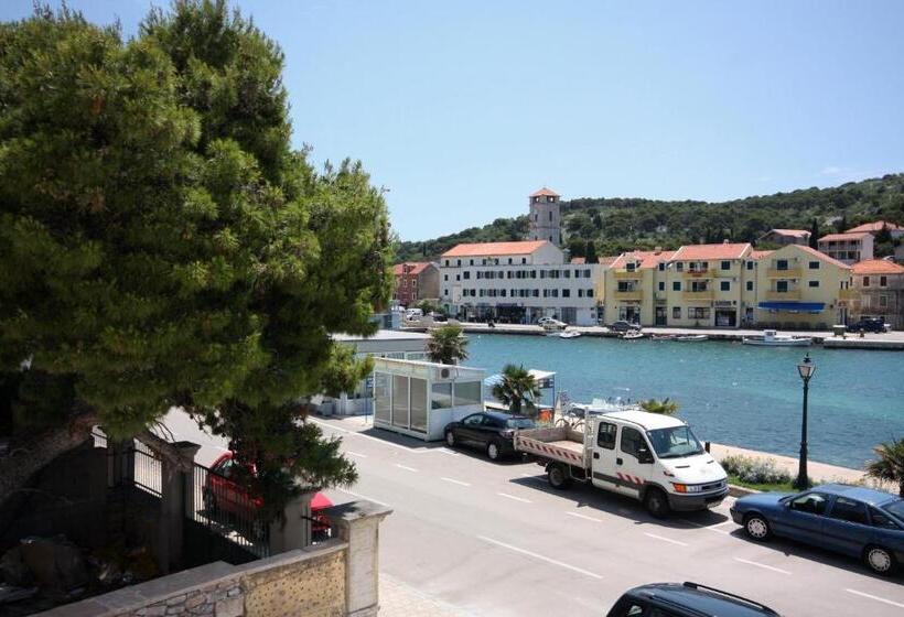 膳宿费 Rooms With A Swimming Pool Tisno, Murter   3219