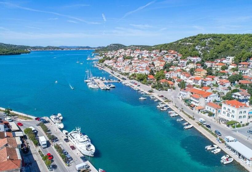 膳宿费 Rooms With A Swimming Pool Tisno, Murter   3219