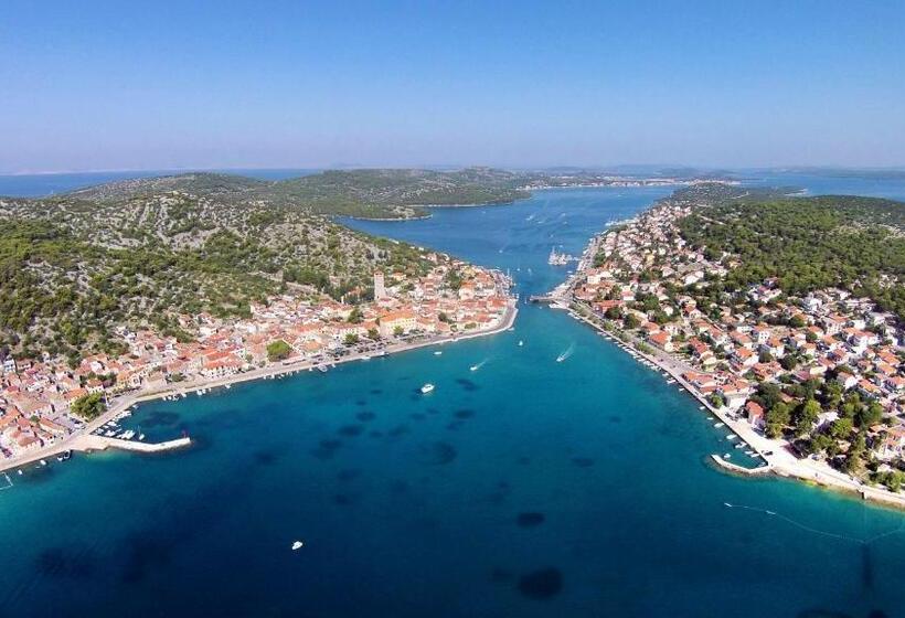 膳宿费 Rooms With A Swimming Pool Tisno, Murter   3219