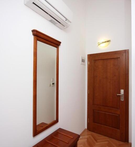 膳宿费 Rooms With A Swimming Pool Tisno, Murter   3219
