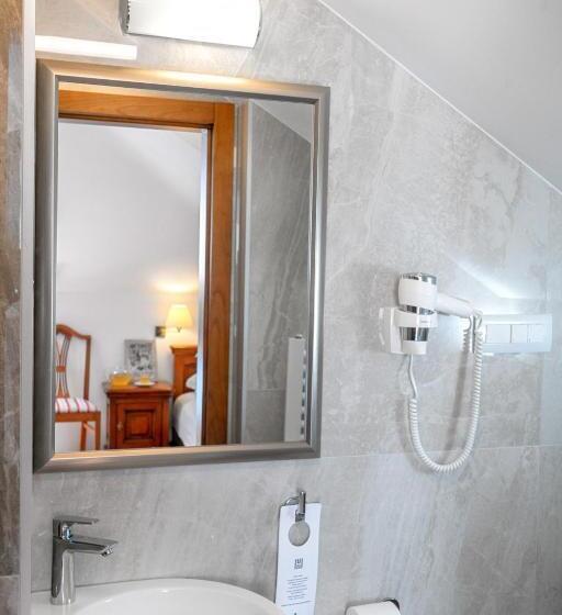 膳宿费 Rooms With A Swimming Pool Tisno, Murter   3219