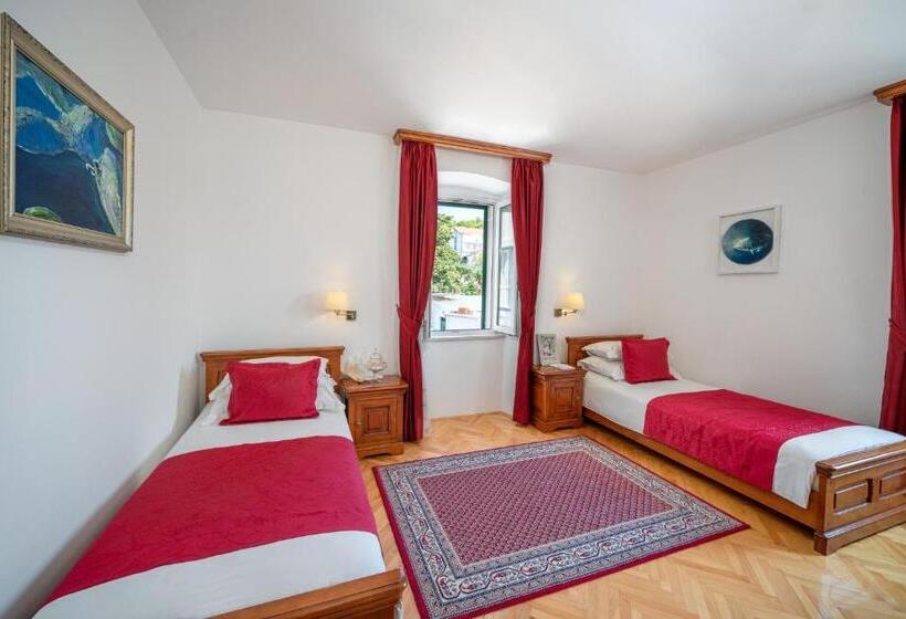 膳宿费 Rooms With A Swimming Pool Tisno, Murter   3219