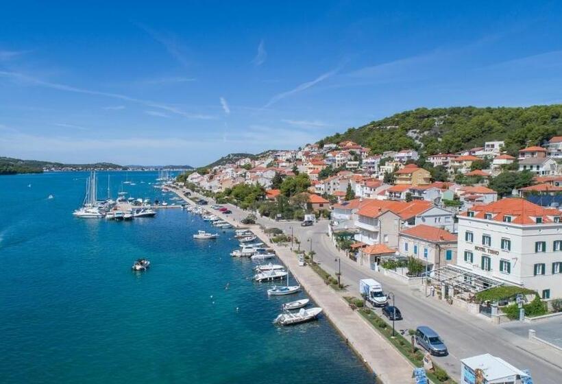 膳宿费 Rooms With A Swimming Pool Tisno, Murter   3219