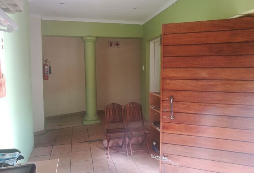 تختخواب و صبحانه Sharons Guesthouse