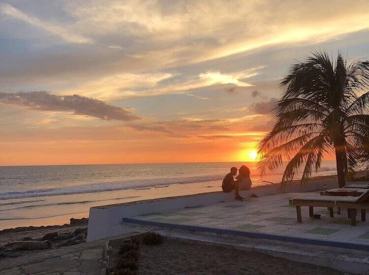 هتل Costa Oeste