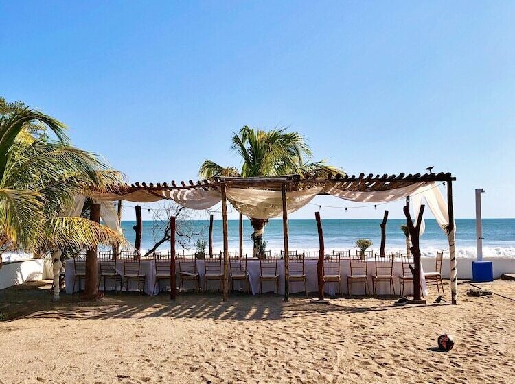 هتل Costa Oeste