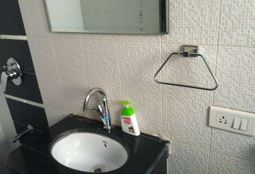 בית מלון כפרי Everest Inn