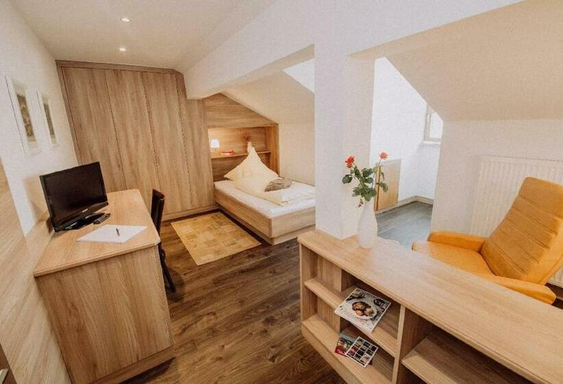 هتل Haus Maria