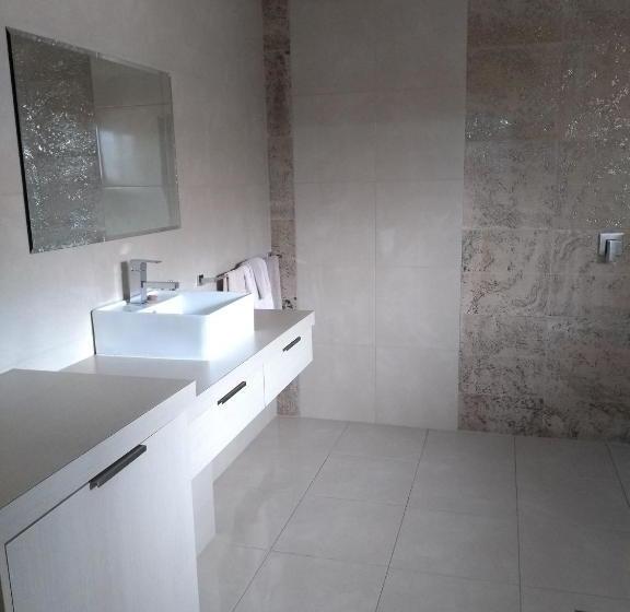 ホテル Kindred Studio Apartments