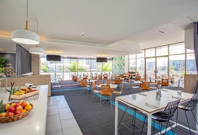 هتل Apartments On 22 View Avenue, Surfers Paradise