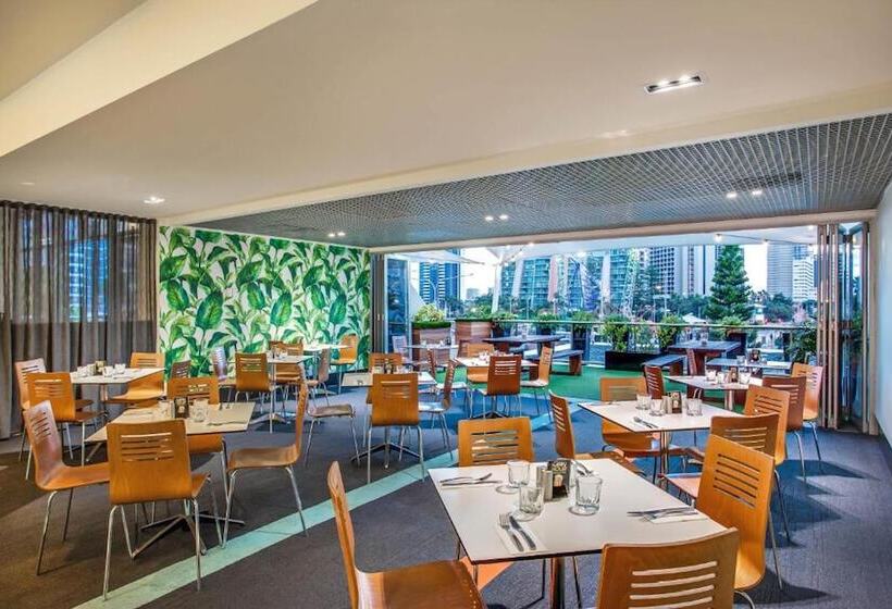 هتل Apartments On 22 View Avenue, Surfers Paradise