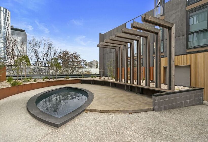 هتل Melbourne City Apartment