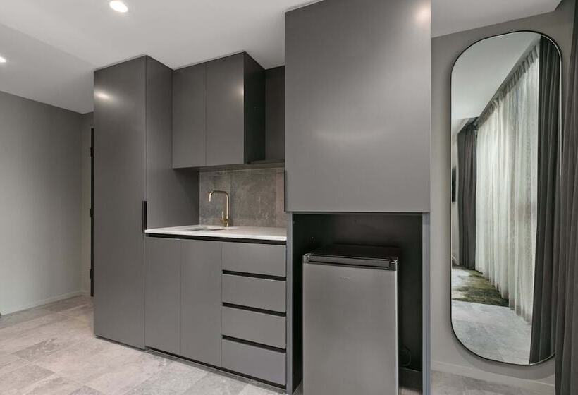 هتل Melbourne City Apartment