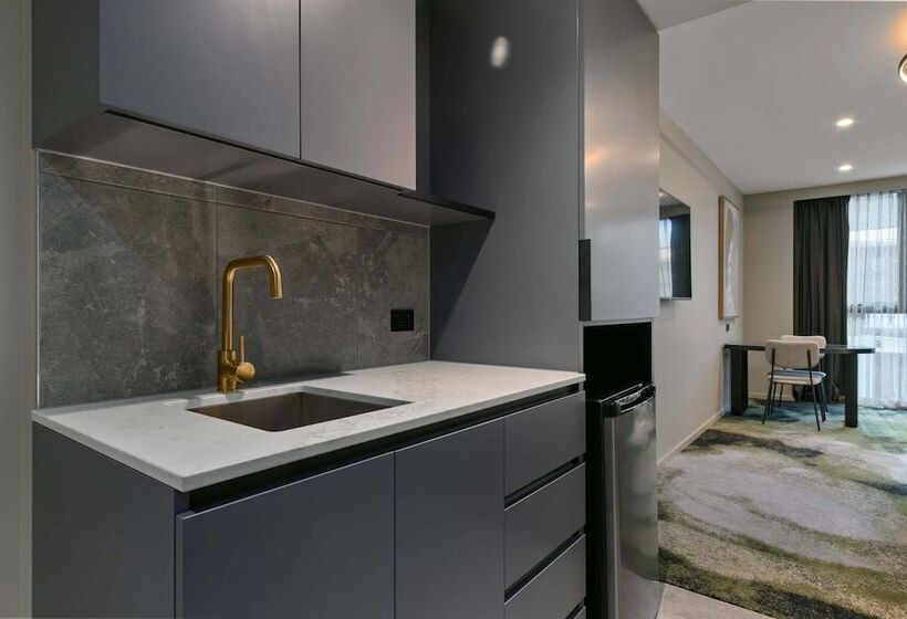 هتل Melbourne City Apartment