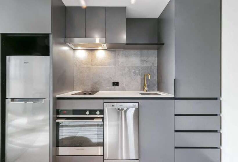 هتل Melbourne City Apartment