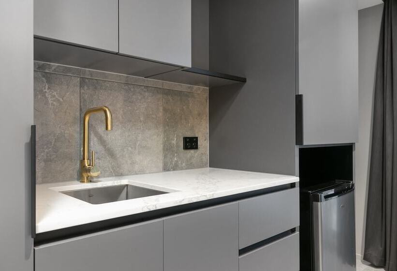 هتل Melbourne City Apartment
