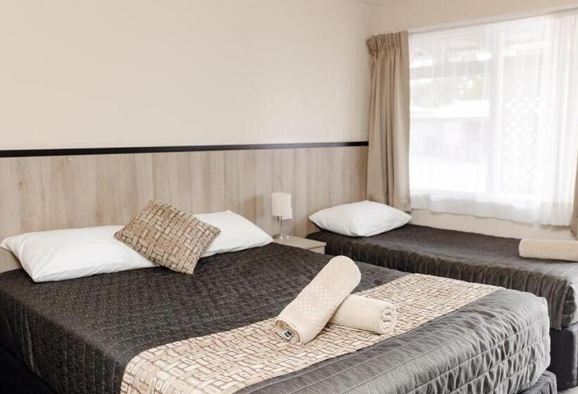 モーテル Starline Motor Inn