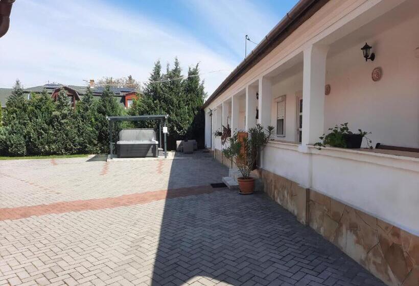 پانسیون Nosztalgia Vendégház