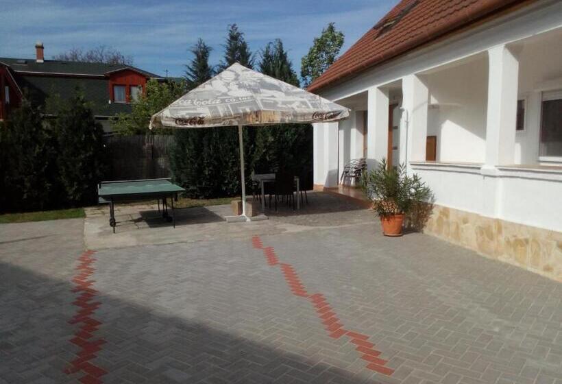 پانسیون Nosztalgia Vendégház