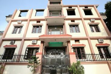 پانسیون Satyam Home Stay By Oyo Rooms