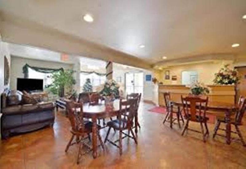 فندق Americas Best Value Inn And Suites Ada