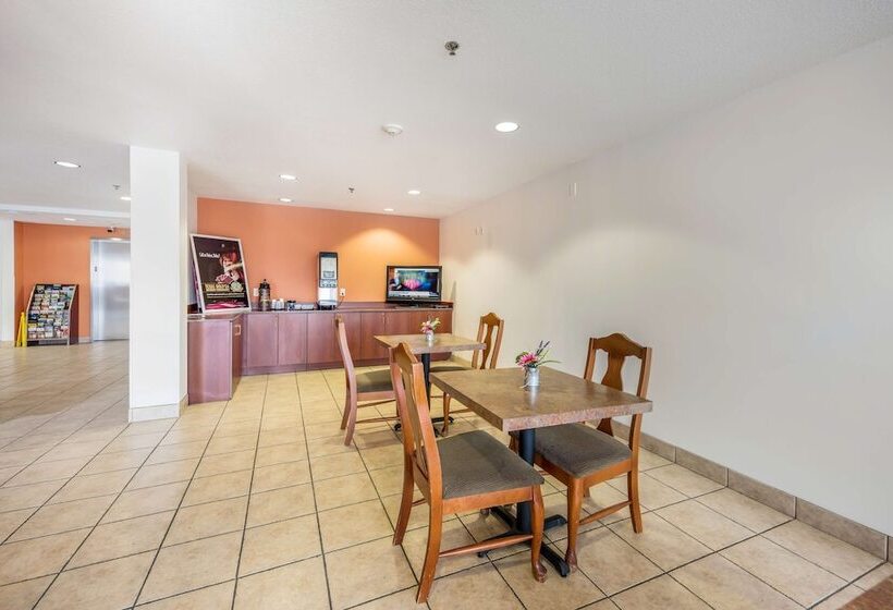 هتل Americas Best Value Inn & Suites Brunswick